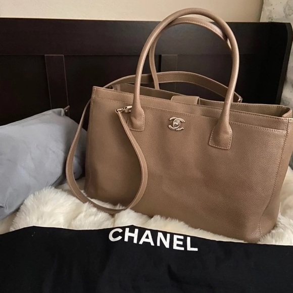 CHANEL Handbags - Chanel Cerf Executive Tote Bag